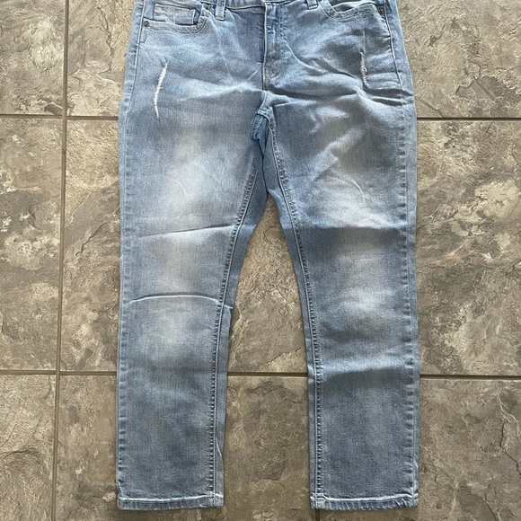 Kenneth Cole Reaction Crop Jean - Picture 4 of 4